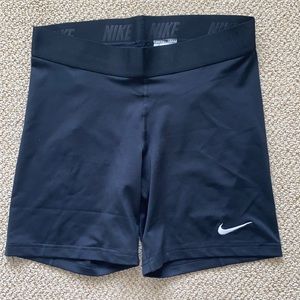 NWT nike pro 5” in black